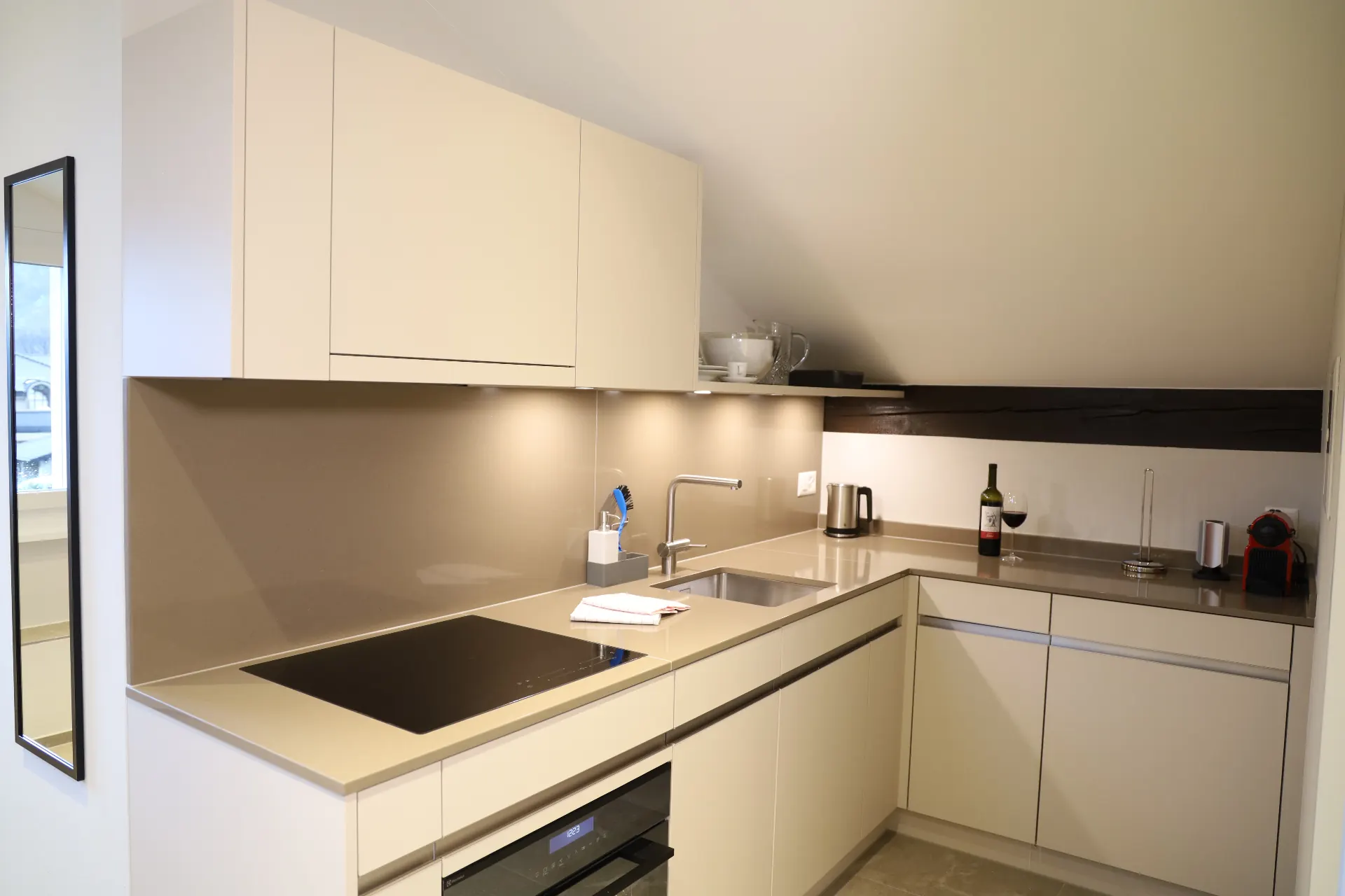 Verzasca moderne Küche im Penthouse-Studio
